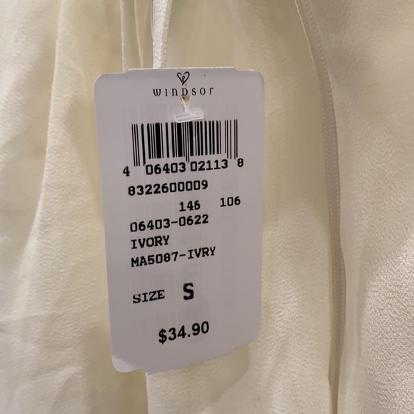 Open back with lace detailed romper - Picture 3 of 4